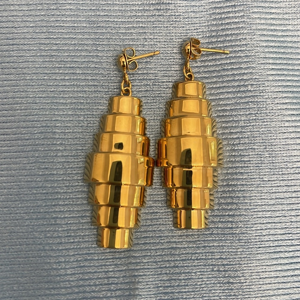 APC jewlery set- necklace, bracelet, and earrings. Gold - Picture 3 of 4